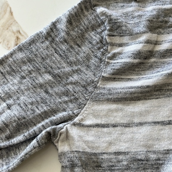 EUC Vince men’s cotton cashmere blend grey long sleeve striped sweater - Picture 4 of 8